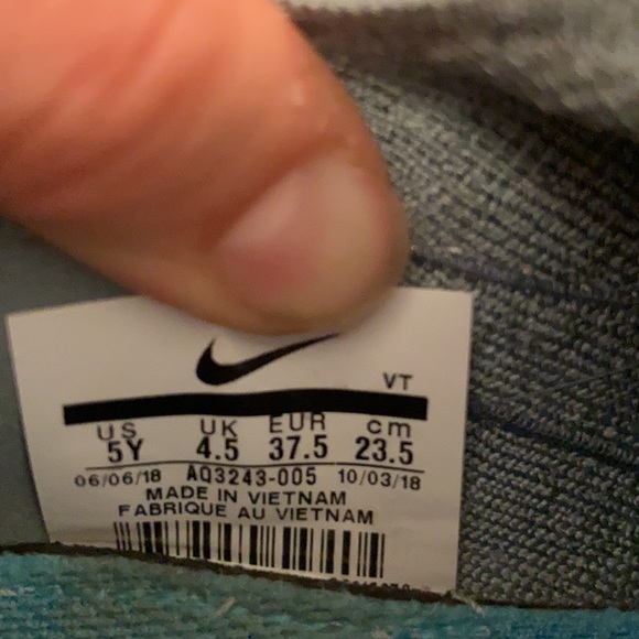 Nike Epic React Flyknit 2 shoes - Picture 3 of 3